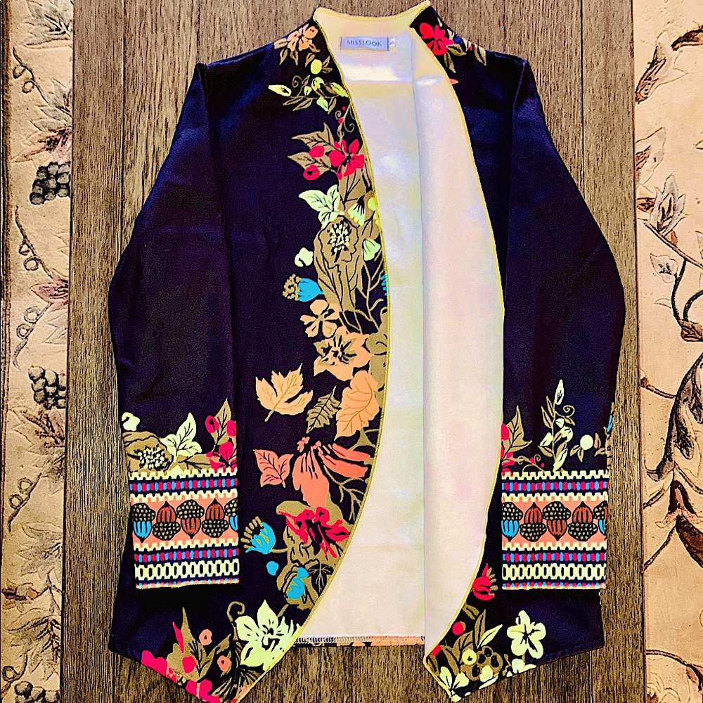 •Black Blazer with vivid patterns throughout - Picture 4 of 16